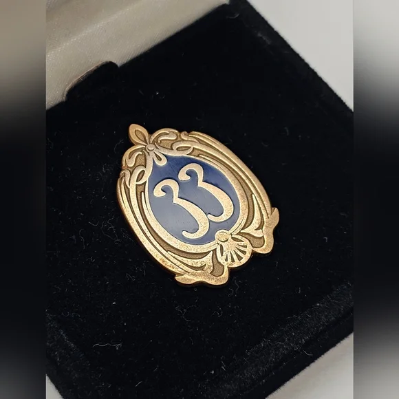 Disney Gold and Blue Club 33 Pin - Picture 2 of 7